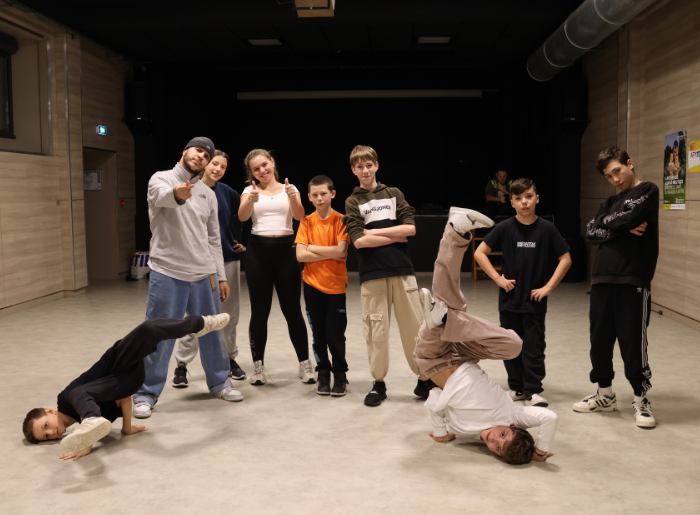 HIP-HOP / BREAKDANCE
